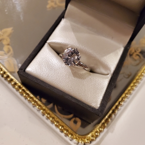 1.2 Carat AAA cubic zirconia birthstone ring - Picture 4 of 8